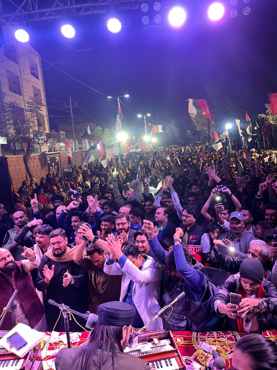 DawoodK58814491's tweet photo. متحدہ قومی موومنٹ پاکستان اور اُسکے حق پرست عوامی گورنر کامران خان ٹیسوری بھائی کی جانب سے ملیر ٹاؤن کی عوام کے لئے شب قوالی کا اہتمام کیا گیا ہے۔

اس شب قوالی میں سینئر مرکزی رہنماء ڈاکٹر فاروق ستار بھائی اراکینِ مرکزی کمیٹی اور دیگر ذمہ داران بھی موجود ہیں۔
#MQMPRisesAgain https://t.co/OgcByse79T