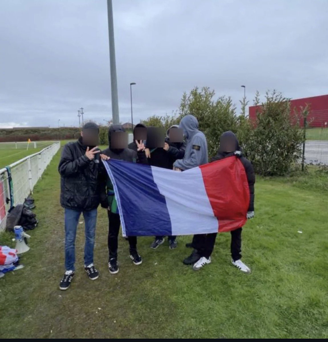 sftz_'s tweet image. 12 ans max et déjà des idées comme ça …