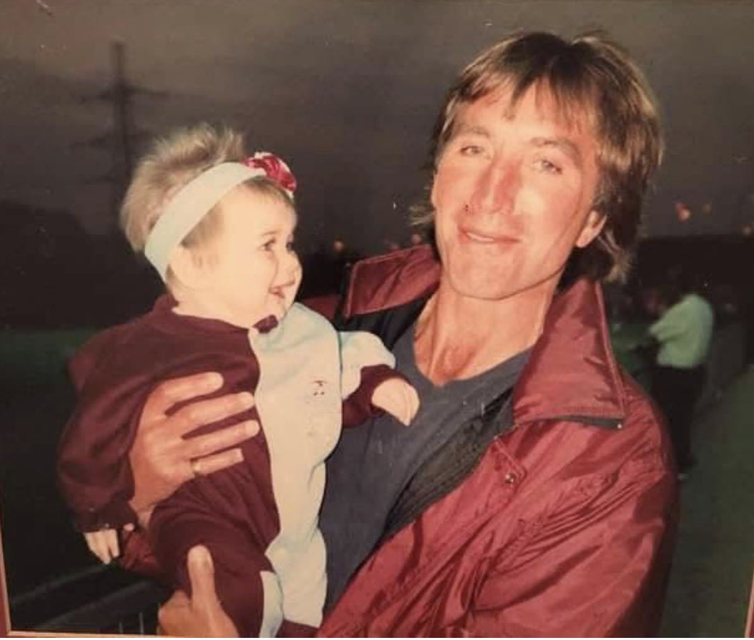 PerryGowler's tweet image. RIP Billy Bonds.  Met him over Purfleet FC pre season friendly 1993 . My daughter was 8 months old.  Total gentleman.  Even when we got relegated, the fans never turned on him. What a club servant.  #westham #billybonds