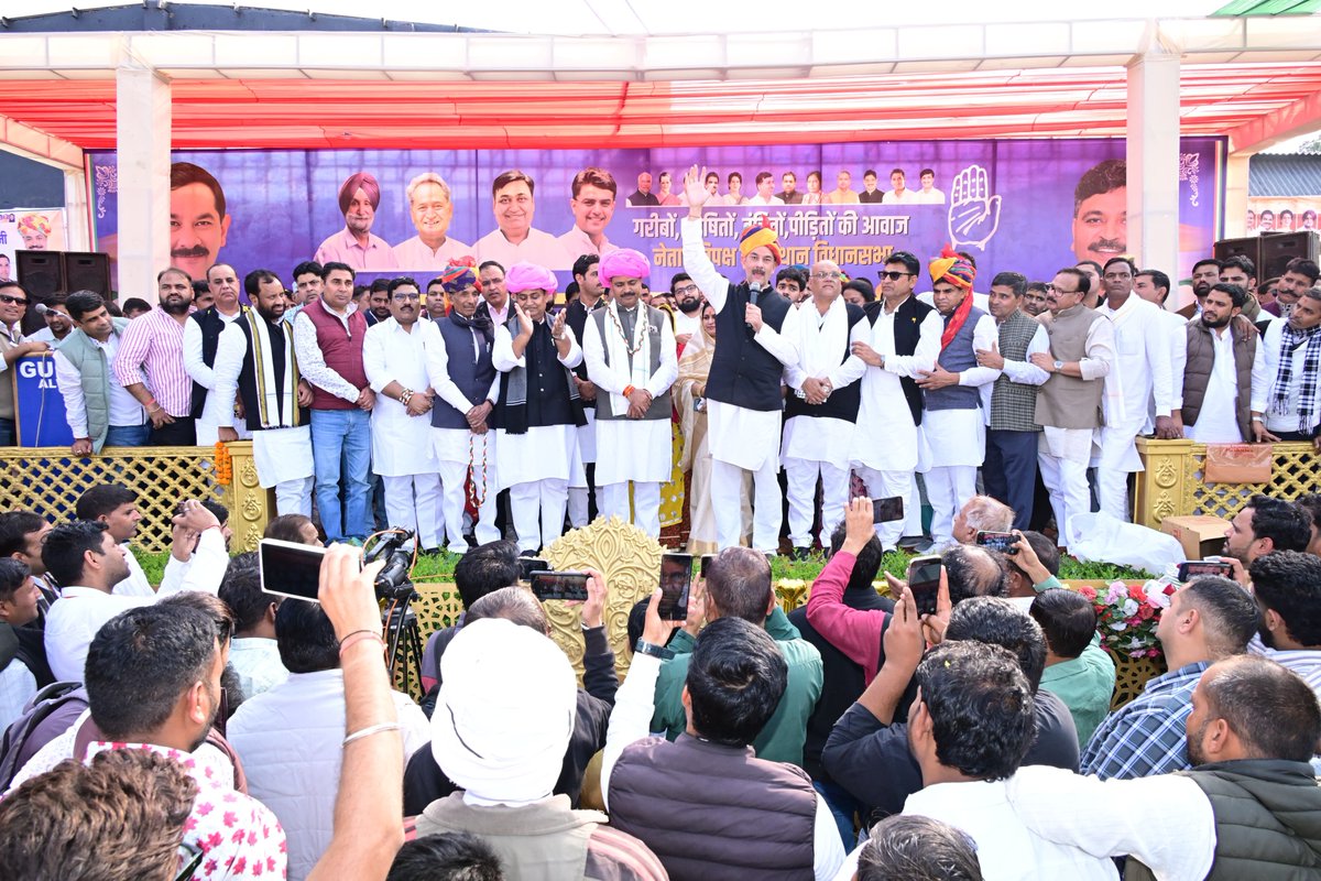 राजस्थान के नेता प्रतिपक्ष श्री टीकाराम जूली जी के जन्मदिन पर आज अलवर में आयोजित समारोह में सम्मिलित होकर उन्हें अनंत शुभकामनाएँ दीं।
इस अवसर पर अलवर पधारे कांग्रेस पार्टी के सभी नेताओं, कार्यकर्ताओं का हार्दिक स्वागत एवं अभिनंदन।

समर्पण भाव से जनता के विषयों को सदन में उठाने