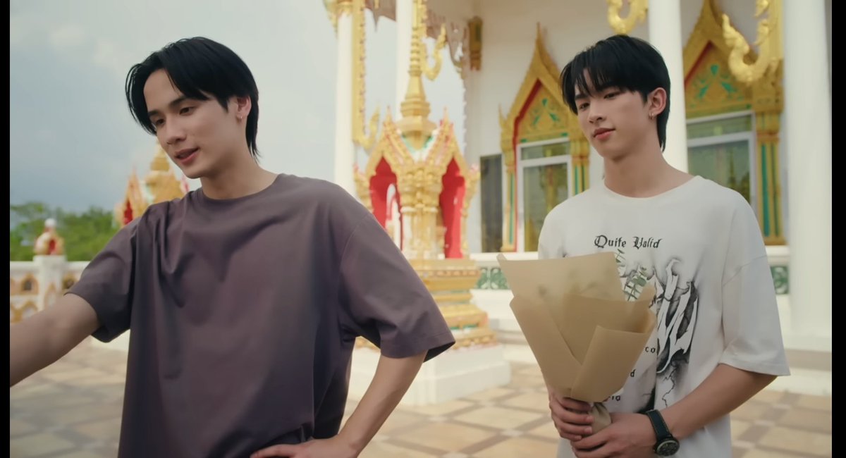 _offdicted's tweet image. this scene is actually warms up me to farmvan even more 🥺 to learn that van&apos;s parents has left him alone for 5 years is so 🥺 thankyou Farm for bringing the flower to his parents 🥺

HEAD 2 HEAD SERIES EP6

#H2HseriesEP6 #surfjava