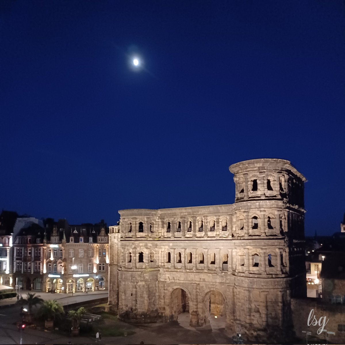 spegali's tweet photo. #november_kiek #mooistefoto @adriana57
Vanuit de hotelkamer in Trier genomen https://t.co/5W6loYajjg