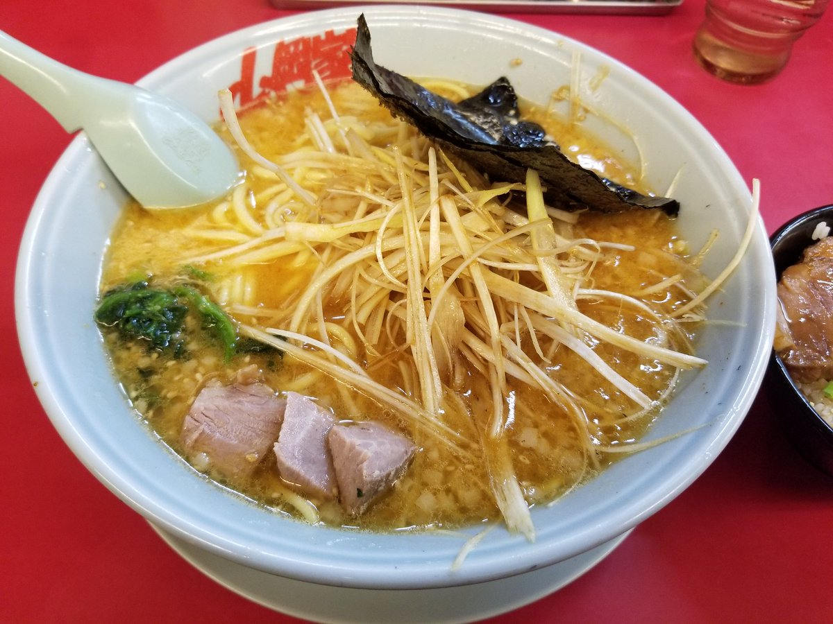 enterkey_kyouda's tweet photo. こんな時間に絶対に食べてはいけないものを食べている。 https://t.co/0MpjBeoBsi