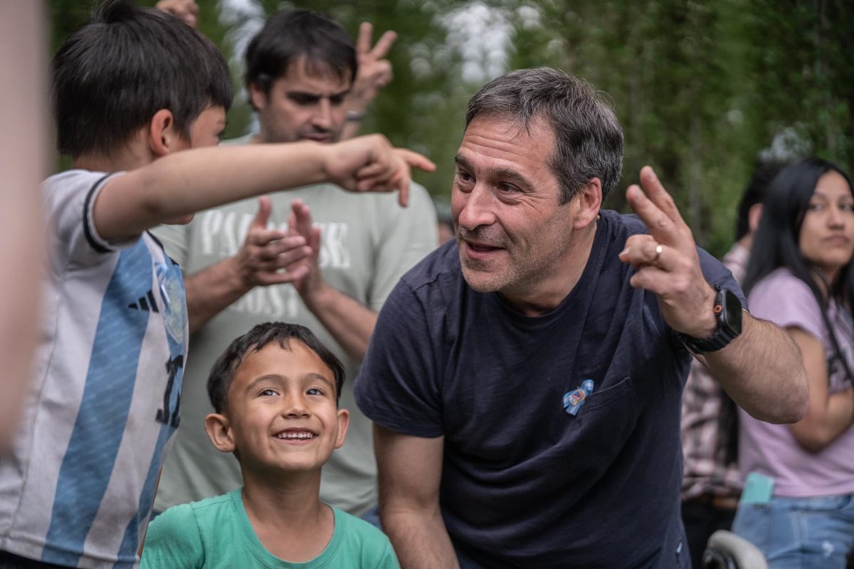 luquejuanpablo's tweet photo. Nos reencontramos en Río Senguer con compañeros de Río Mayo, Gobernador Costa, San Martín, Esquel, Trevelin, Sarmiento y Comodoro.

Ya estamos trabajando en pensar la provincia, discutiendo, proponiendo y construyendo entre todos, porque de esta manera vamos a seguir ampliando y consolidando este espacio para recuperar municipios, recuperar Chubut y poder trabajar para solucionarle los problemas reales a la gente. 

Gracias a todos los que vinieron desde distintos puntos de la provincia para este reencuentro, especialmente al “Colo” López y los compañeros de Senguer por organizarlo. 

¡Y gracias por el apoyo en cada recorrido por la provincia!