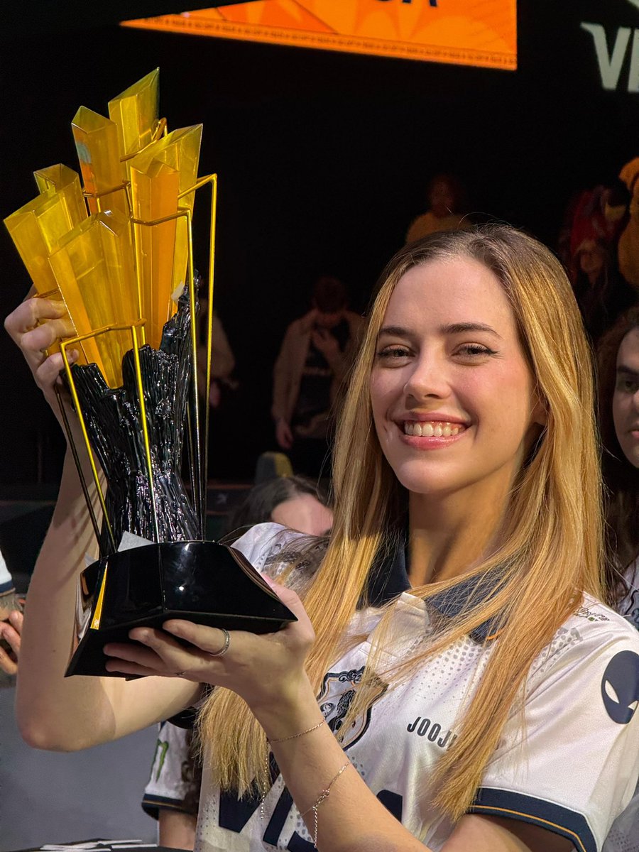 joojinavlr's tweet image. WORLD CHAMPION 💛