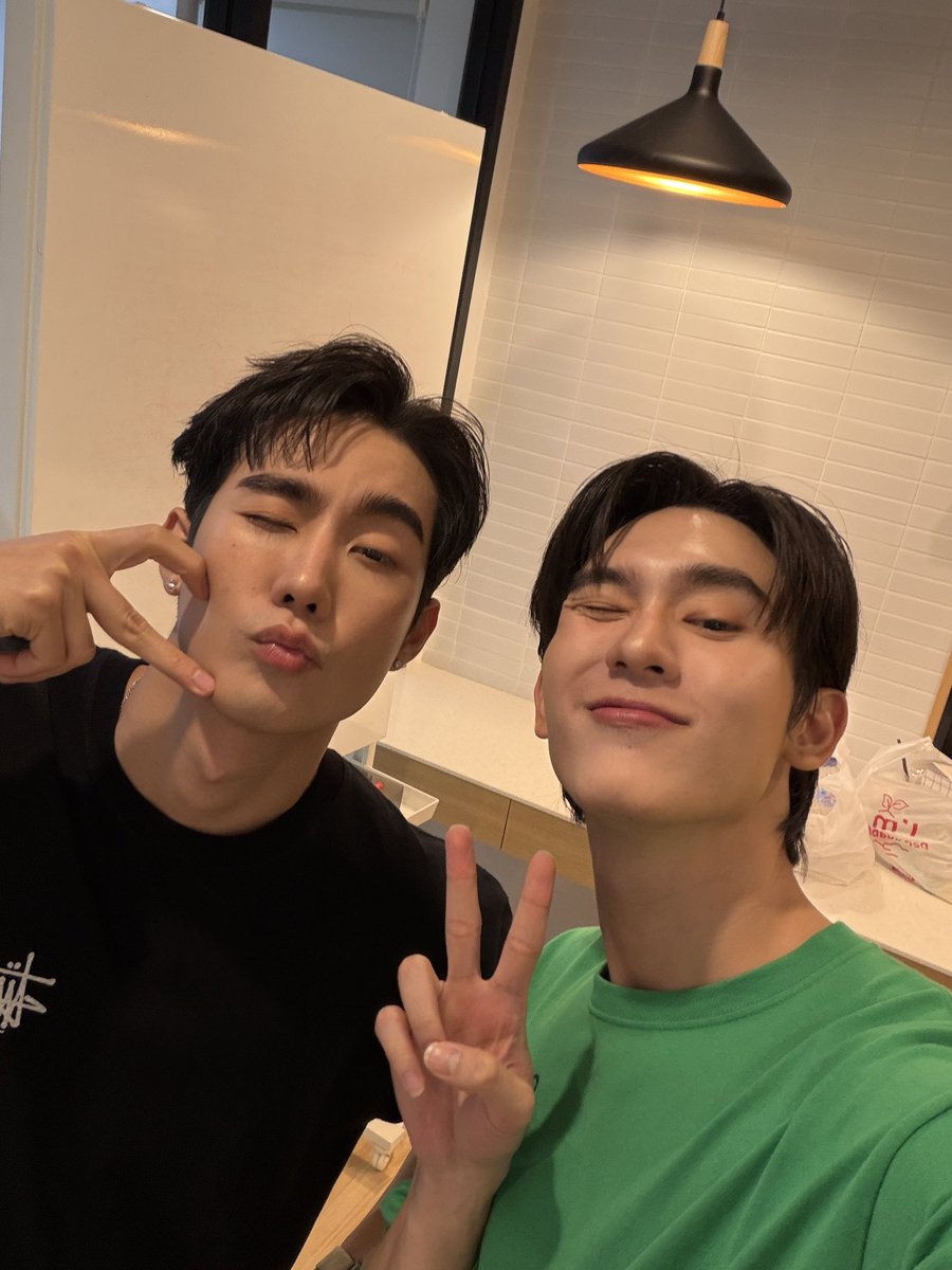 kasibook's tweet image. ใครกดไปมาอวดผิวใสกันด้วยนะจ๊ะ วันนี้ขอบคุณพลังนิ้ว 1.6 M ของทุกคนมากเลยนะค้าบบ  ฝันดีคับหมั่มๆ  #MillexForceBook