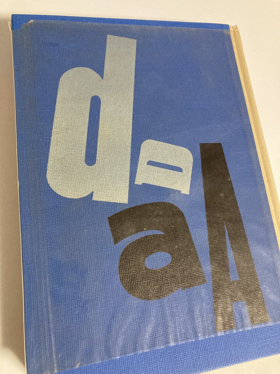 itakramat's tweet photo. 古書店で、ハンス・リヒターの「ダダ」を見かけて購入した。
ひと通り読み終えて、ページをめくっていたら「星雅彦蔵書」とあった。
20年以上前、確か二度、星さんとお会いしたことがあった。
こういう本に出会うことが稀にある。
再会したように、思い出す。 https://t.co/DDkuzdE8pn