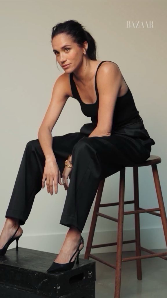 Sussex5525's tweet image. 2025 the year where we got to witness Meghan’s emancipation!

The Duchess of Sussex is done with the prove it game, done with staying silent while being ostracized, done with making herself small so the mediocre can shine, done with the BS!

Your urgency is not Meghan’s urgency!