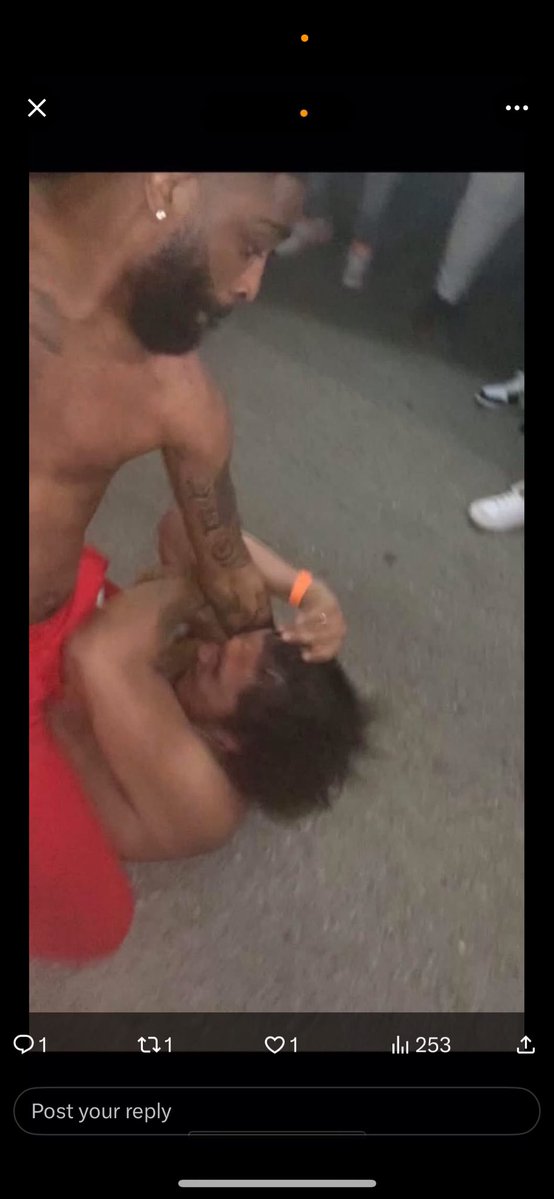 8babyjokerr's tweet image. When I catch cuz imma beat his ass 😭😭😭