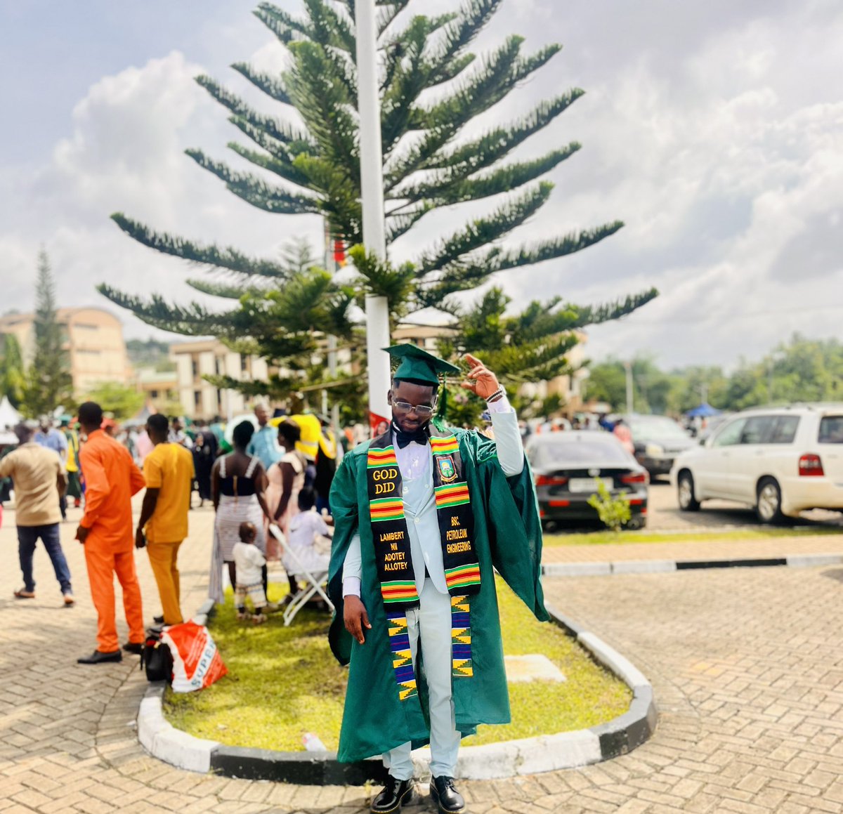 lambertallotey's tweet photo. Guys we did it again🥲. BSc. Petroleum Engineering bagged. ❤️ https://t.co/uW09jIiYhr