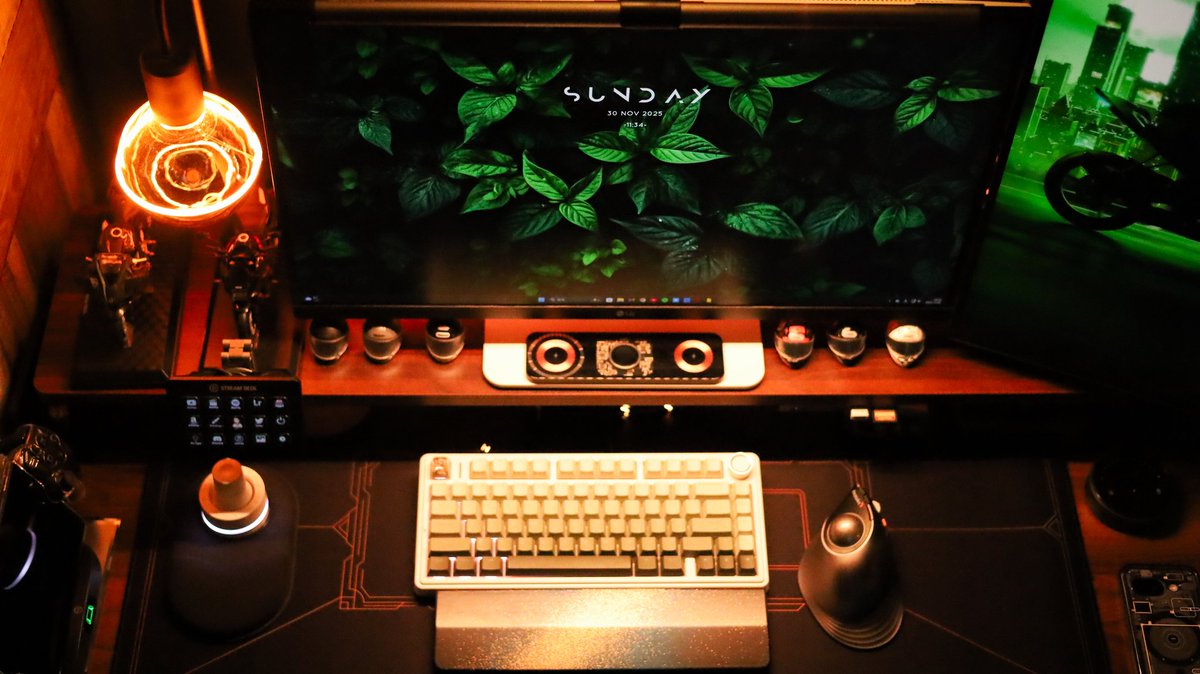 norakurashina's tweet image. 夜デスク☕
休みはすぐ終わっちゃうな。
明日からまた仕事😵‍💫
おやすみなさい😪
#desksetup #LEVEL∞ #iiyama