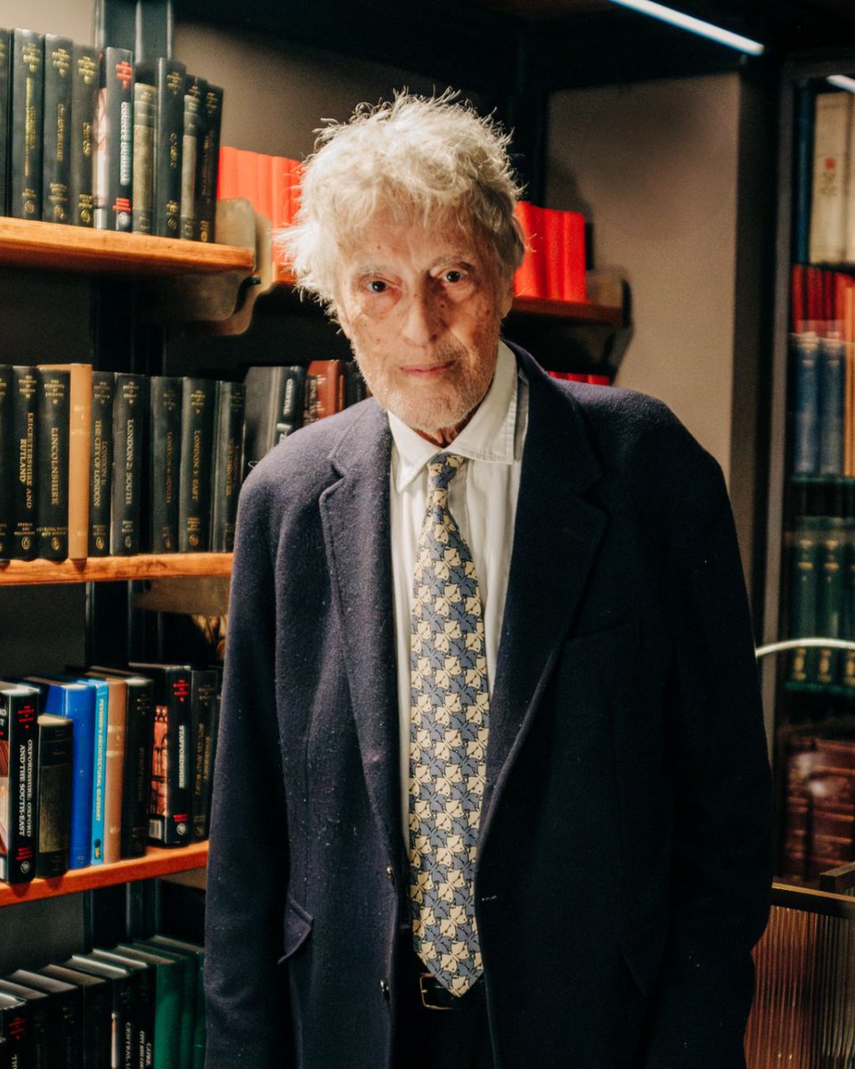 TheLondonLib's tweet photo. We are deeply saddened by the death of Sir Tom Stoppard OM. A member of the Library since 1970, Sir Tom was London Library President for 15 years (2002-2017), after which he continued to serve as Vice-President. Our thoughts are with all of Sir Tom’s family at this sad time. https://t.co/956yIOawDn