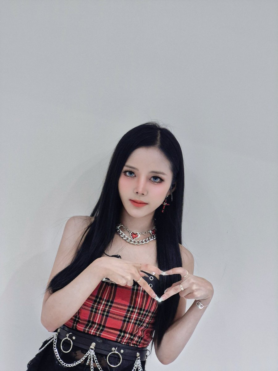 mprism_official's tweet photo. [#카이린]
11월의 마지막, 그리고 내일이면 진짜 연말 시작‼️
내가 노래하는 이유인 엠프들에게 전한다. 올해도 수고 많았어:)
그럼 내년에도 수고해❤️

#엠프리즘 #mprism #shinghai #sevenstars #mbc #세븐스타즈 #쇼챔피언 https://t.co/7gRv5VK0li