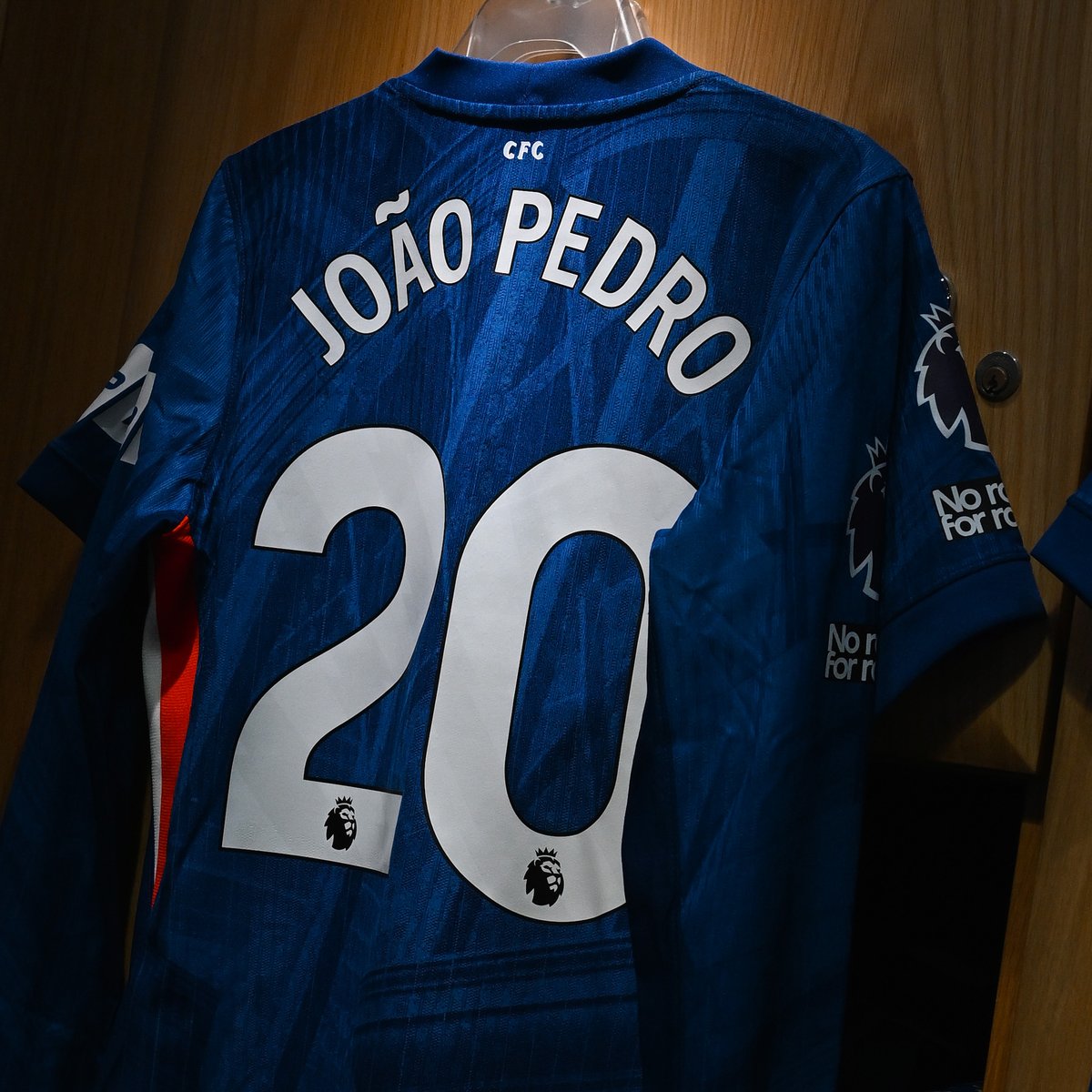 ChelseaFC's tweet photo. A peek behind the curtain. 👀

#CFC | #CHEARS