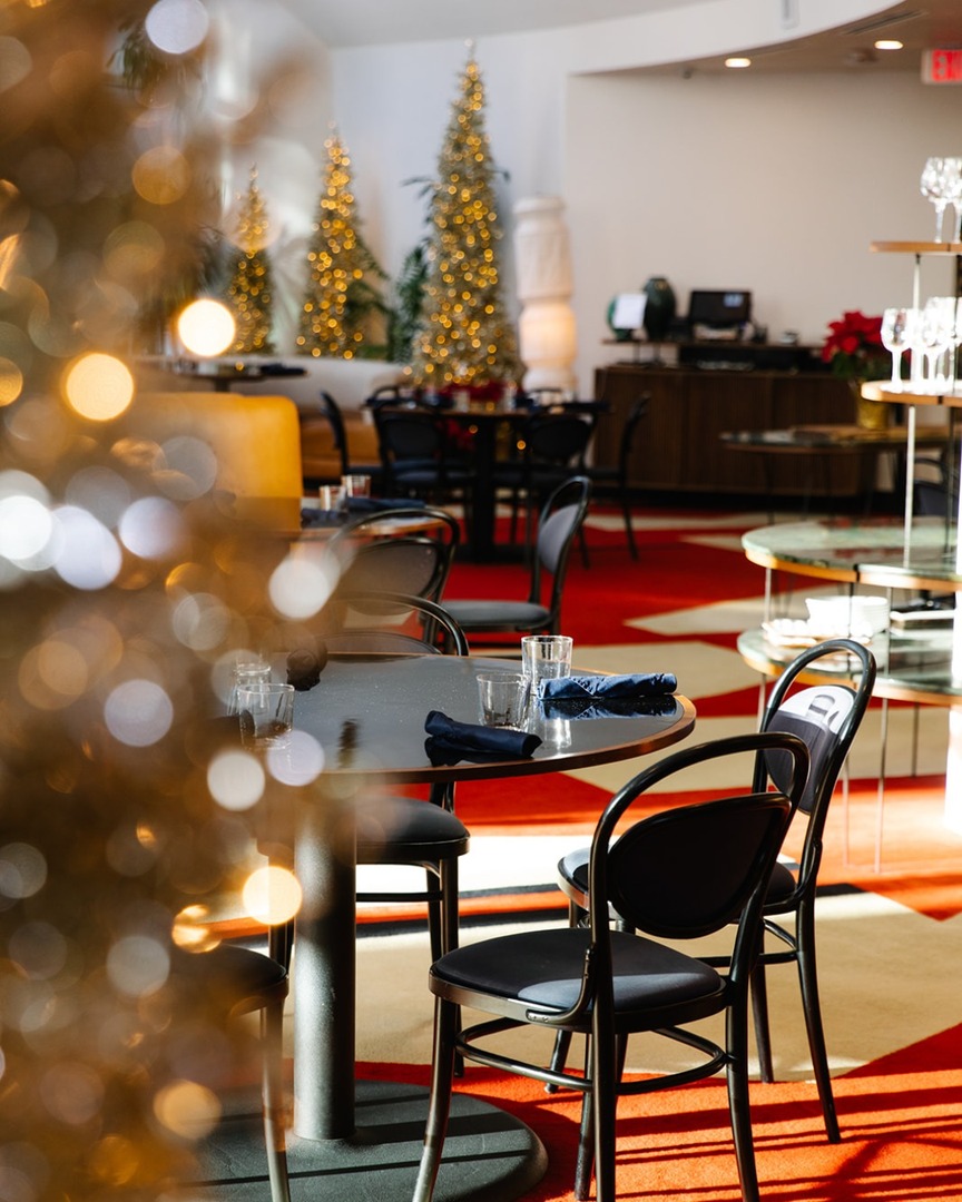 The season looks good on the lobby. From small dinners to holiday parties, we love being part of how Durham celebrates this time of year.

If you’re still planning a holiday get-together, reach out and we’ll help you find the right space. Get started here: thedurham.com/holiday-landin…