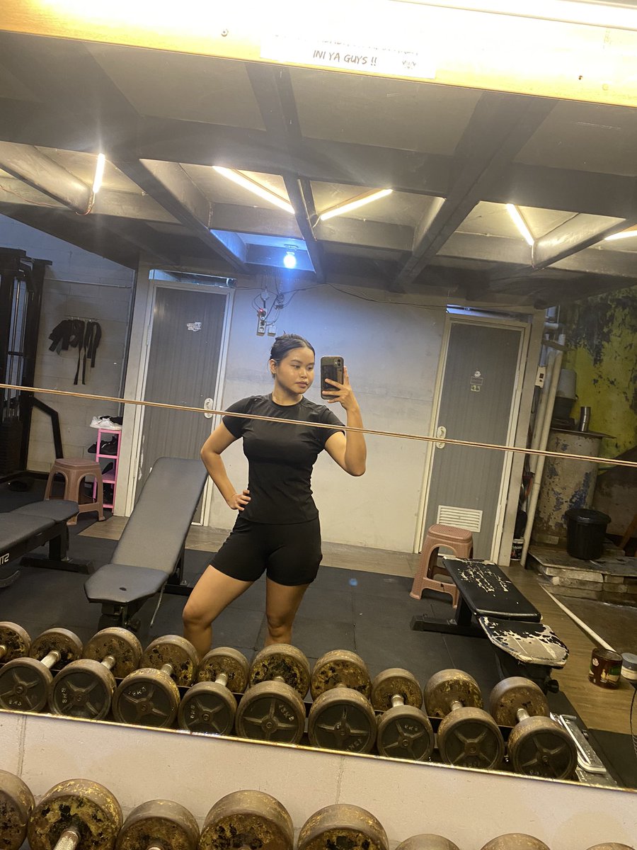 ratrisurya_'s tweet photo. gym tonight https://t.co/fWeTK6V79g