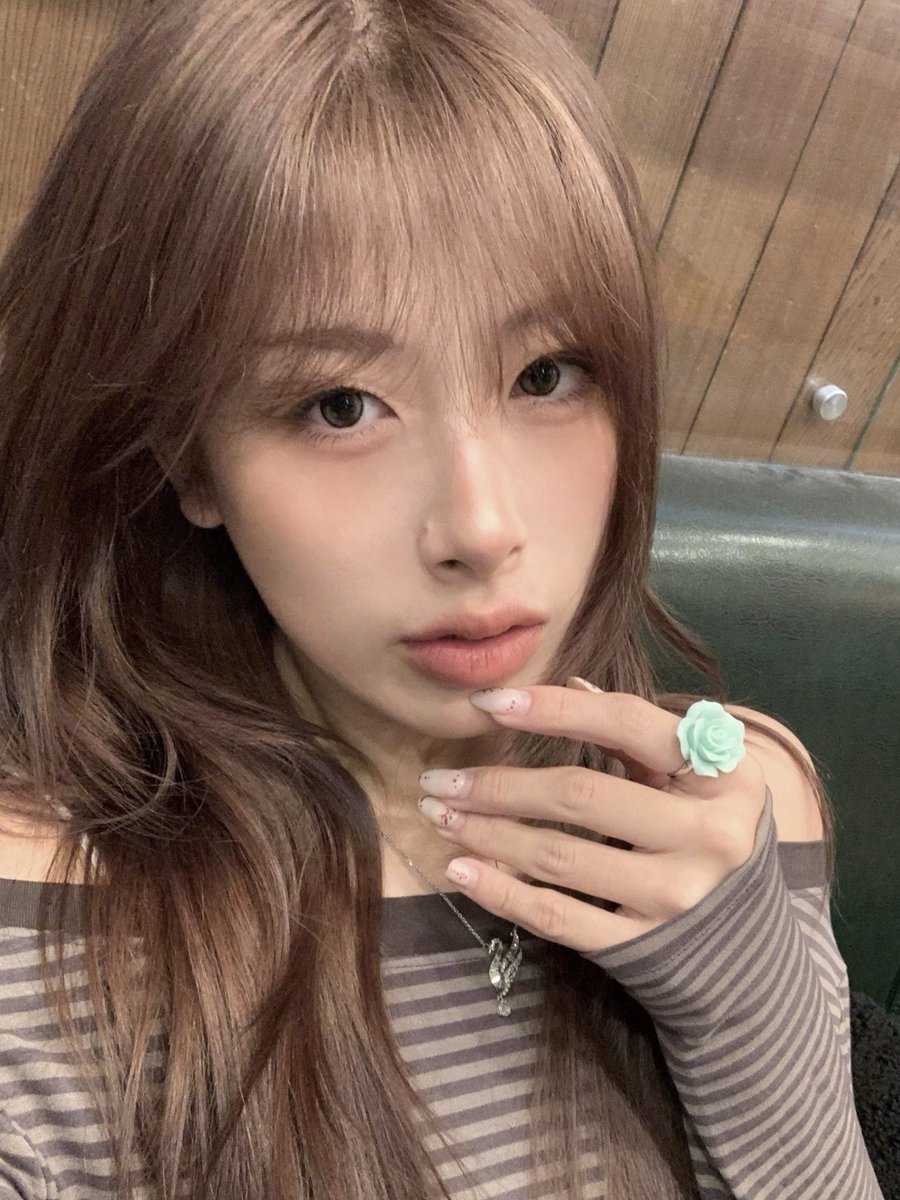 yeobeun__ii's tweet image. #광고
#RT 1분께 투슬래시포 엔젤릭 새틴 쿠션 21호 단품을 선물드려요!

투슬래시포ㅣ엔젤릭 새틴 쿠션✨

11/30~12/6 올영세일 기간 동안
단독 기획세트로 만나보실 수 있어요‼️

은은한 광이 정말 예쁘게 올라와
피부결이 매끈하게 표현되는 쿠션이에요!
건성인 제가 정말 애용하고 있는 제품🤎