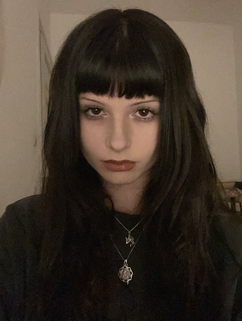 dolcisvita's tweet image. cc j’ai envie de me faire percer mais j’hésite entre le médusa et le spider bites vous pensez qu’est-ce qui m’irait bien ? même si c’est autre chose (pas le septum svp je suis tout le temps malade g la flemme)