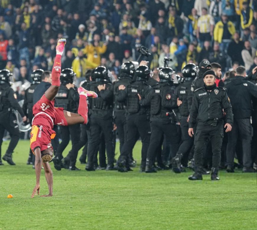 Fenerbahçe - Galatasaray #gsvfb #fbvgs 
Victor Osimhen