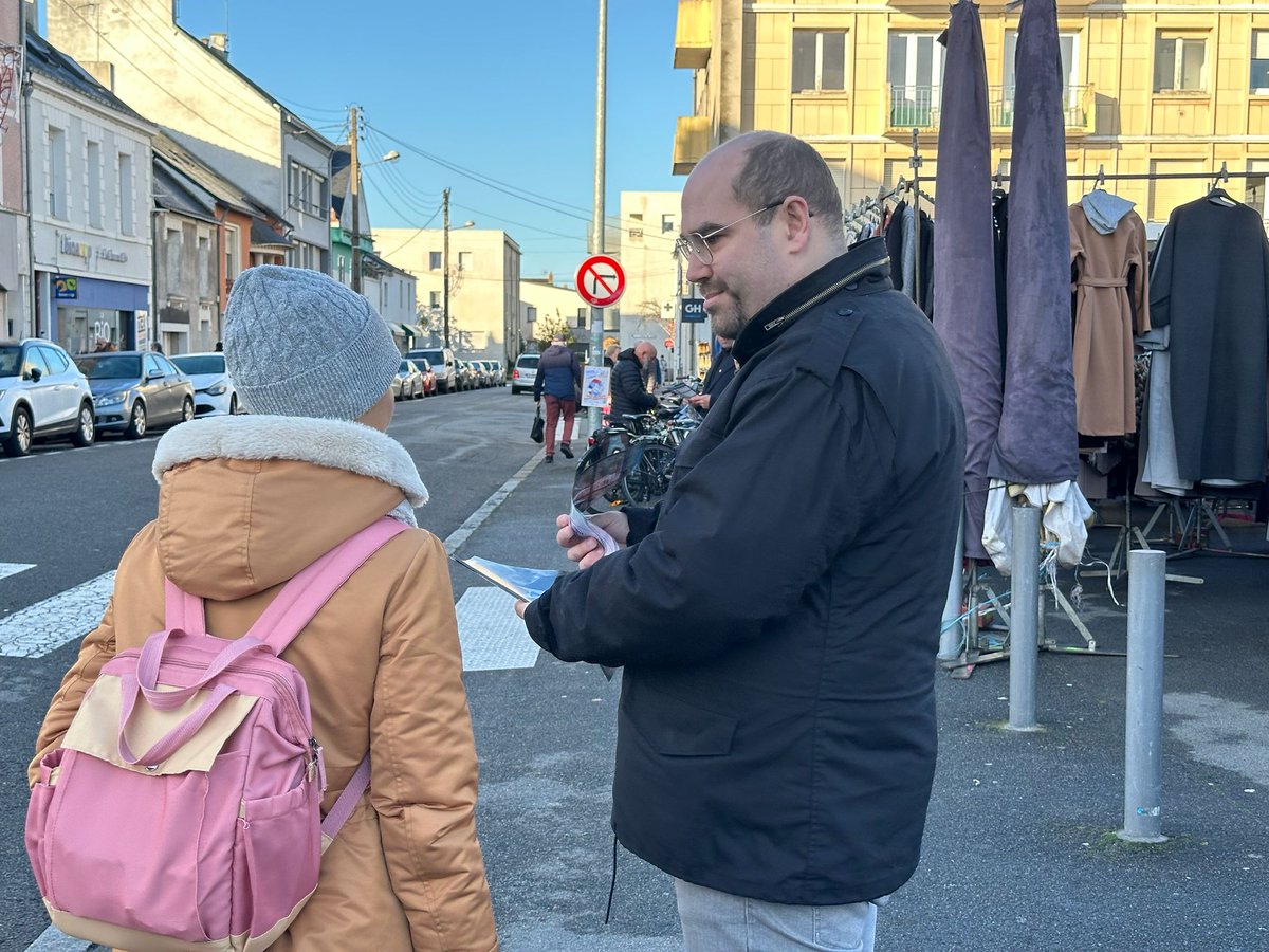 JulioPichon_'s tweet image. Sous le soleil des Halles de Saint-Nazaire ce matin, nous avons porté haut nos couleurs, comme nous portons l’alternance : avec fierté et engagement. Notre ville mérite cette énergie collective.

#SaintNazaire #Municipales2026
#RTSN26