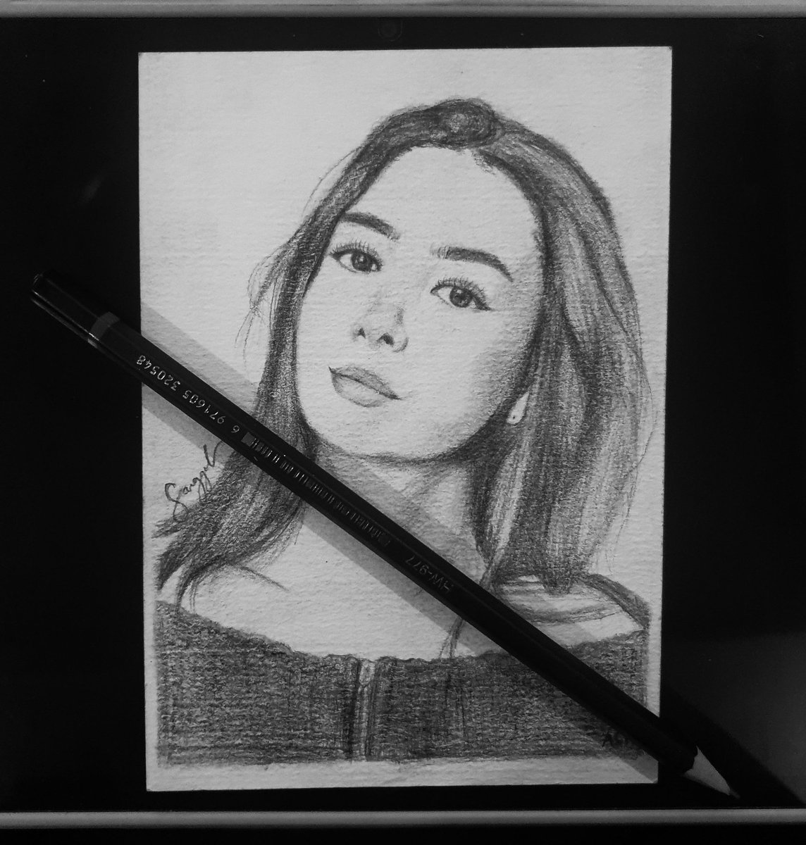 flowerfi_'s tweet image. two years since my last graphite practice, five years since my last graphite portrait.

giving myself some grace but hey :]

@sakurashymk