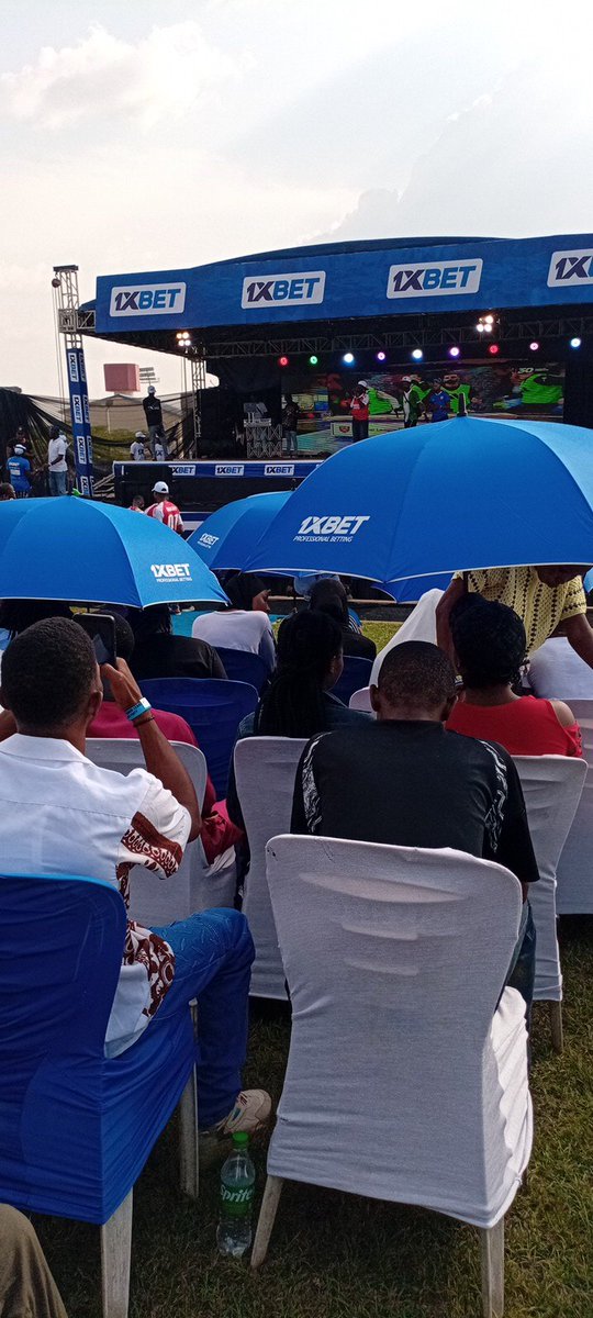 darflyguy's tweet image. We out here @ Racecourse Amphitheatre opp Ibadan Recreation Club
Watchparty #CHEARS #Watch1X