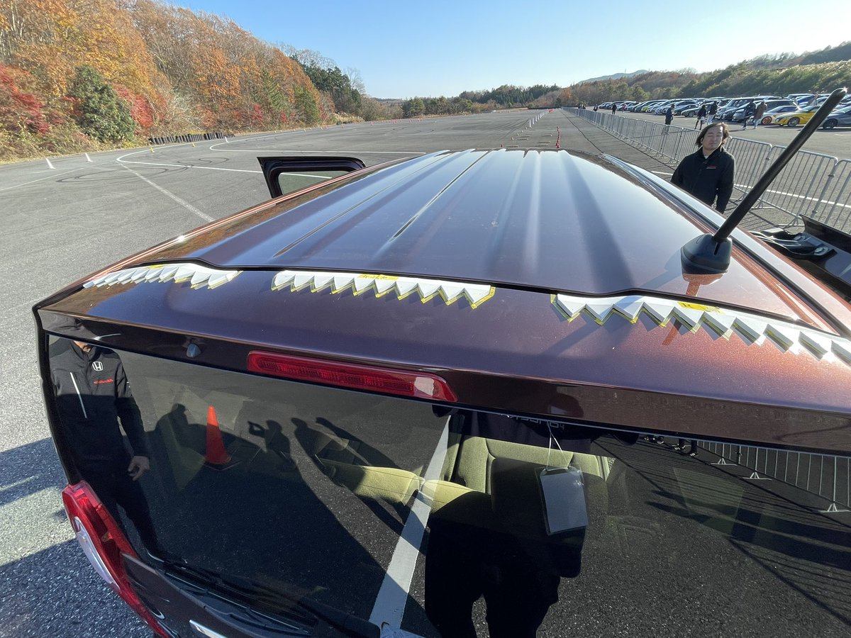 sazzzriiina's tweet image. ModuloX開発統括 福田正剛さん！
土屋圭市さん、湯沢峰司さんと
S660ModuloXを作り上げた方！！
S660を実効空力でGT3に仕立てた方！！！
同乗していただき感激でした🤩
シェブロンの効果…これ全ドライバーは体感すべき！マジックだわ🪄
#MMTD2025