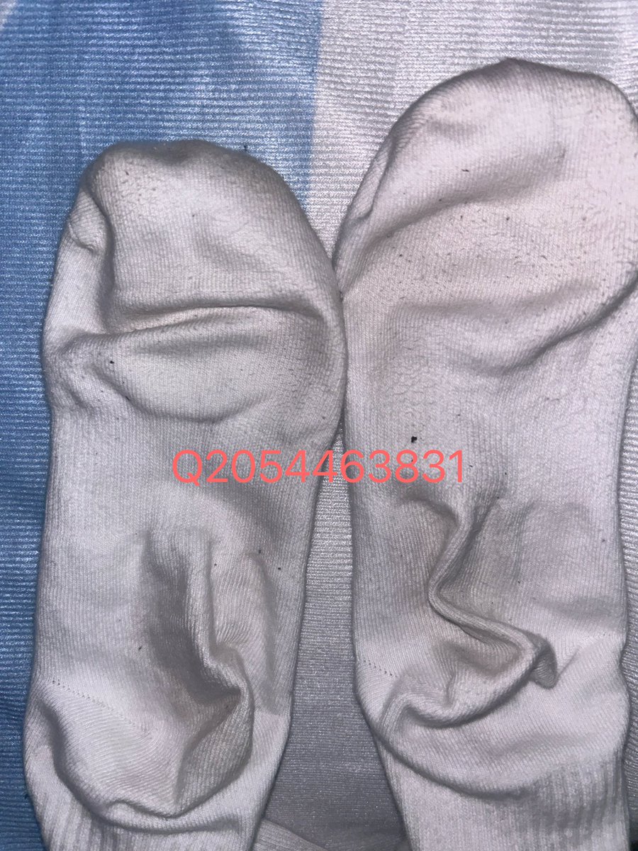 穿了一天脏脏的😚#肉丝 #黑丝 #裸足 #恋足 #足控 #原味 #原味丝袜 #原味内裤 #圣水 #黄金 #调教 #脚丫 #丫丫 #恋物 #原味袜子 #丝袜  #原味鞋垫 #鞋垫   ＃脚踩面包  ＃atm奴  ＃原味棉袜  ＃棉袜