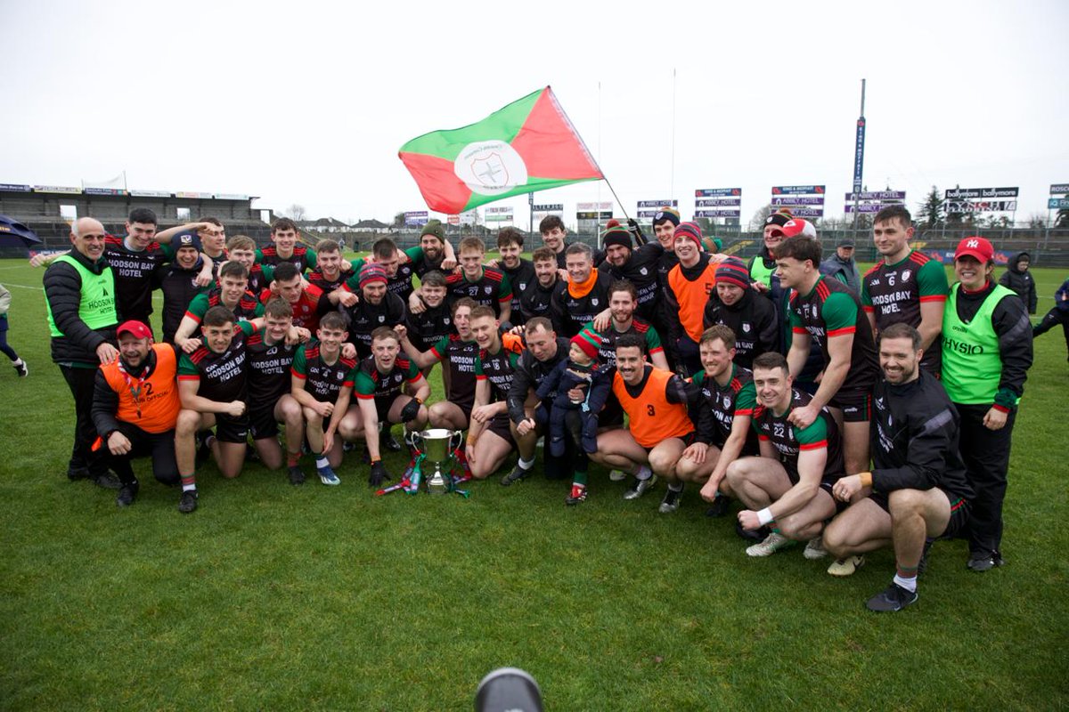RoscommonPeople's tweet photo. St Brigid’s do it again – Connacht crown heads back to Roscommon 🏆
Photo: Michael Finan
@StBrigidsRos @SeamusDuke
#RoscommonGAA #StBrigids #RosGAA #PeopleSport https://t.co/LiN4fDrSZ2