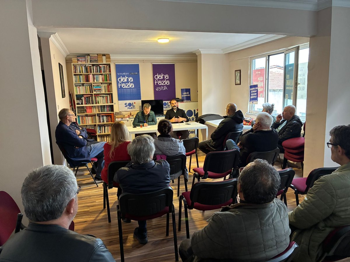 solpartiumranye's tweet image. @GultekinBerkant ile birlikte &apos;monarşi heveslileri,cumhuriyet ve sol&apos; başlıklı toplantımızı yaptık.Osmanlı&apos;nın son dönemi,cumhuriyetin kuruluşuna uzanan süreç ve bugüne uzanan izdüşümleri ile birlikte sunumdan sonra,katılımcıların katkılarıyla verimli bir etkinlik oldu.#SOLaKatıl