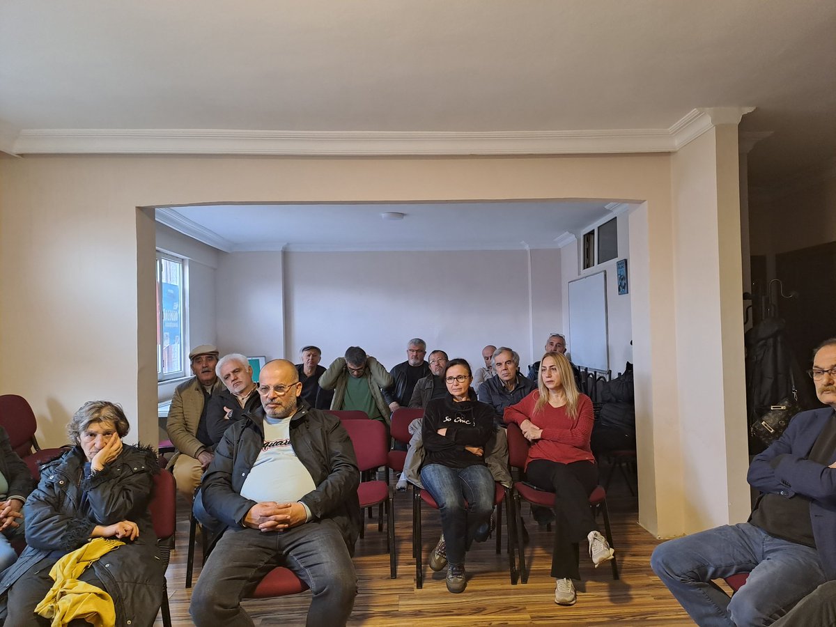 solpartiumranye's tweet image. @GultekinBerkant ile birlikte &apos;monarşi heveslileri,cumhuriyet ve sol&apos; başlıklı toplantımızı yaptık.Osmanlı&apos;nın son dönemi,cumhuriyetin kuruluşuna uzanan süreç ve bugüne uzanan izdüşümleri ile birlikte sunumdan sonra,katılımcıların katkılarıyla verimli bir etkinlik oldu.#SOLaKatıl