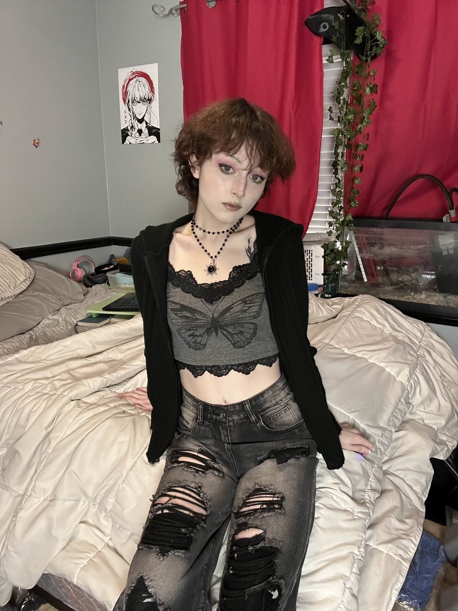 RavenTheGhost_'s tweet photo. going to see wicked 2 today! https://t.co/WY2mDcjBGA