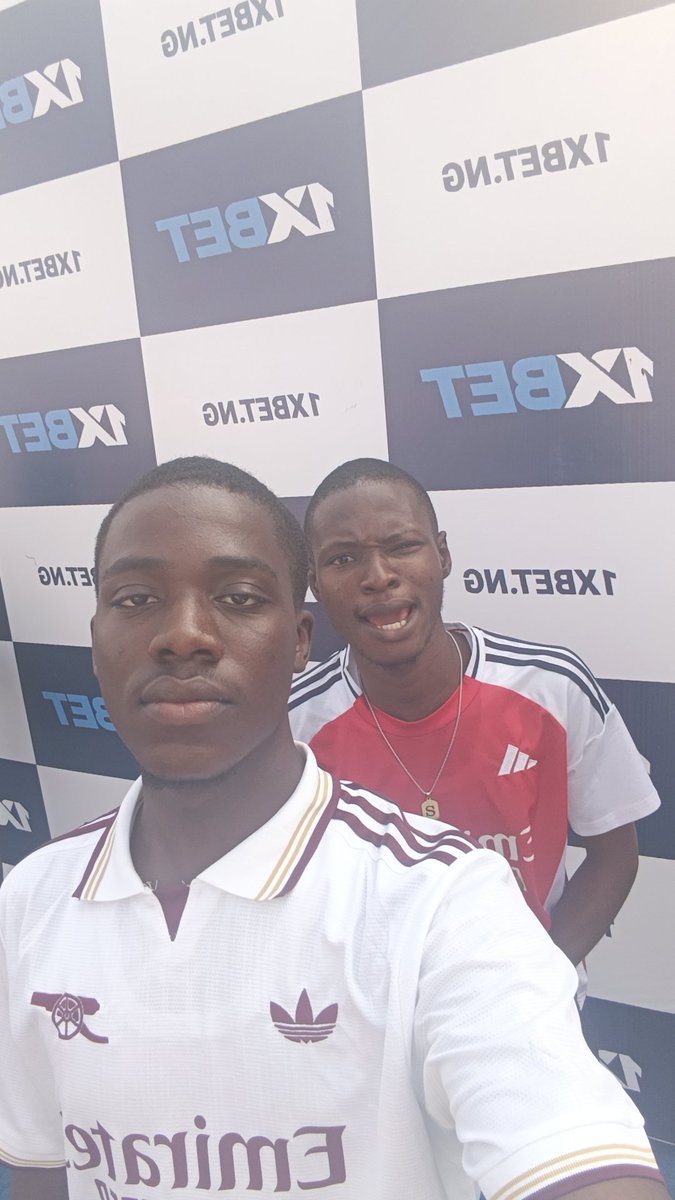philstheson's tweet photo. Outside for 1XBet EPL Watchparty
#WATCH1X #CHEARS https://t.co/uTl0762tfq