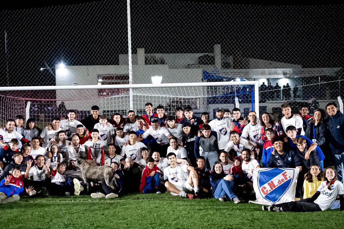 NacionalNH1910's tweet photo. Buen día solo para el club más grande del departamento. Salú, campeones 🔵⚪️🔴 https://t.co/u1B8sTNGrR