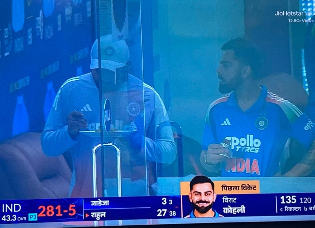 naive_shrewd's tweet image. Btw, there is no way Hittu and Bholi are not having regular conversations about all these things on WhatsApp. You can&apos;t convince me all the animated gestures and everything has come out today instantly without them being in constant touch with each other. 

Someone&apos;s COOKED😭