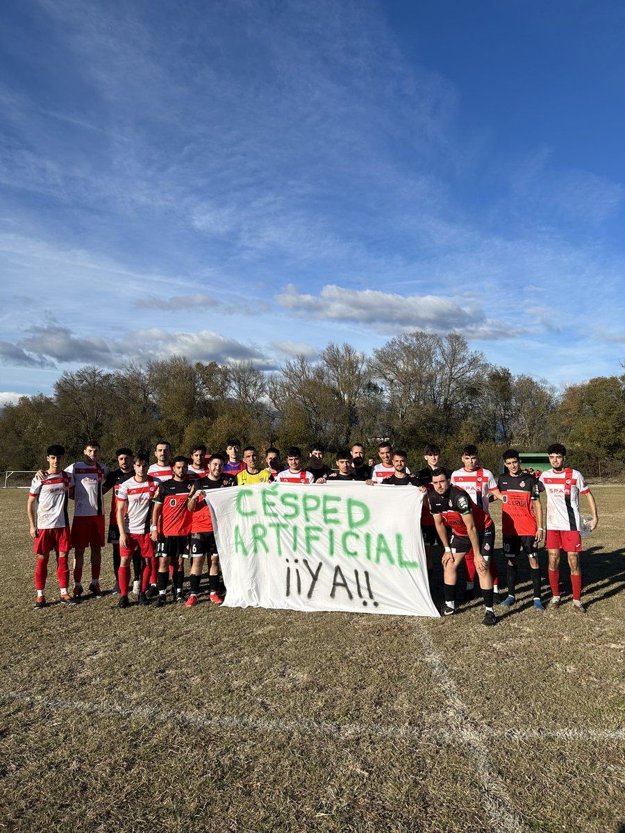 ⚽️ ¡Comienza el partido en el Municipal de Tiétar!

#NuestraHistoriaSeEscribeContigo