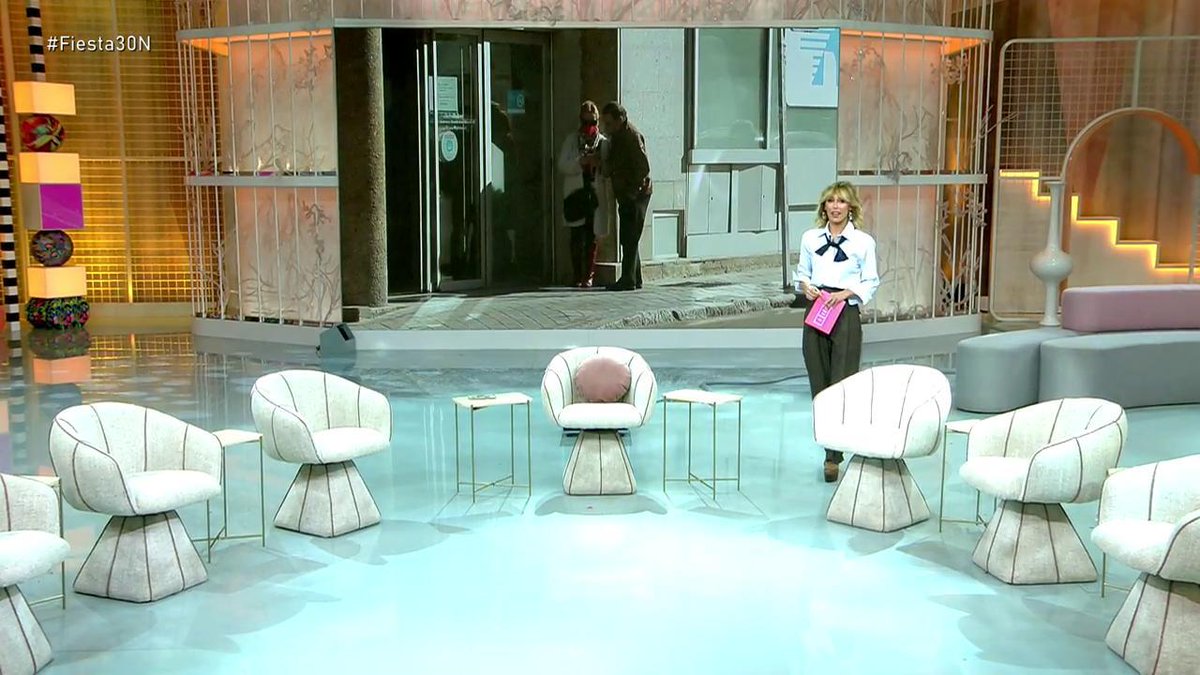 Lydia Lozano destrozada ante el estado de salud de su marido 🫂

🔵 Arranca #Fiesta30N en <a href="/telecincoes/">Telecinco</a> con <a href="/EmmaGarciaWeb/">Emma García Web</a> 👉🏻 mdia.st/directo5