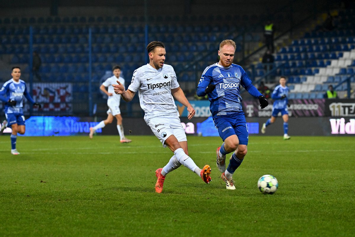 FCSlovanLiberec's tweet photo. ⏱40' | #LIBSIG | 0:0
Pět minut do konce prvního poločasu.
Dočkáme se gólu ještě před přestávkou? https://t.co/cgt0veMBRp