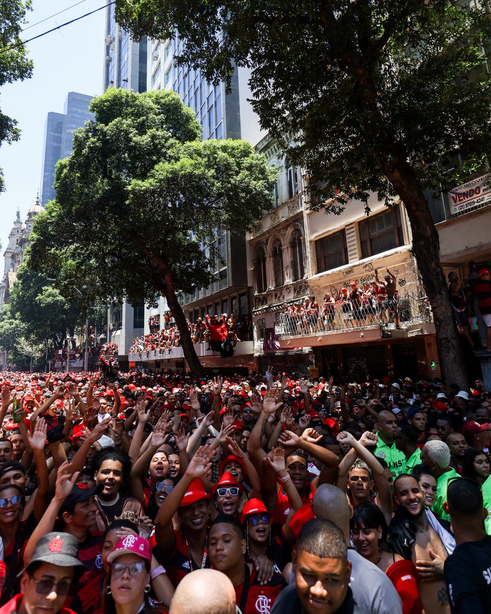 LibertadoresBR's tweet photo. 🇧🇷😱 O Rio é uma loucura! De braços abertos para receber o @Flamengo tetracampeão da CONMEBOL #Libertadores! https://t.co/i79T56T6qk