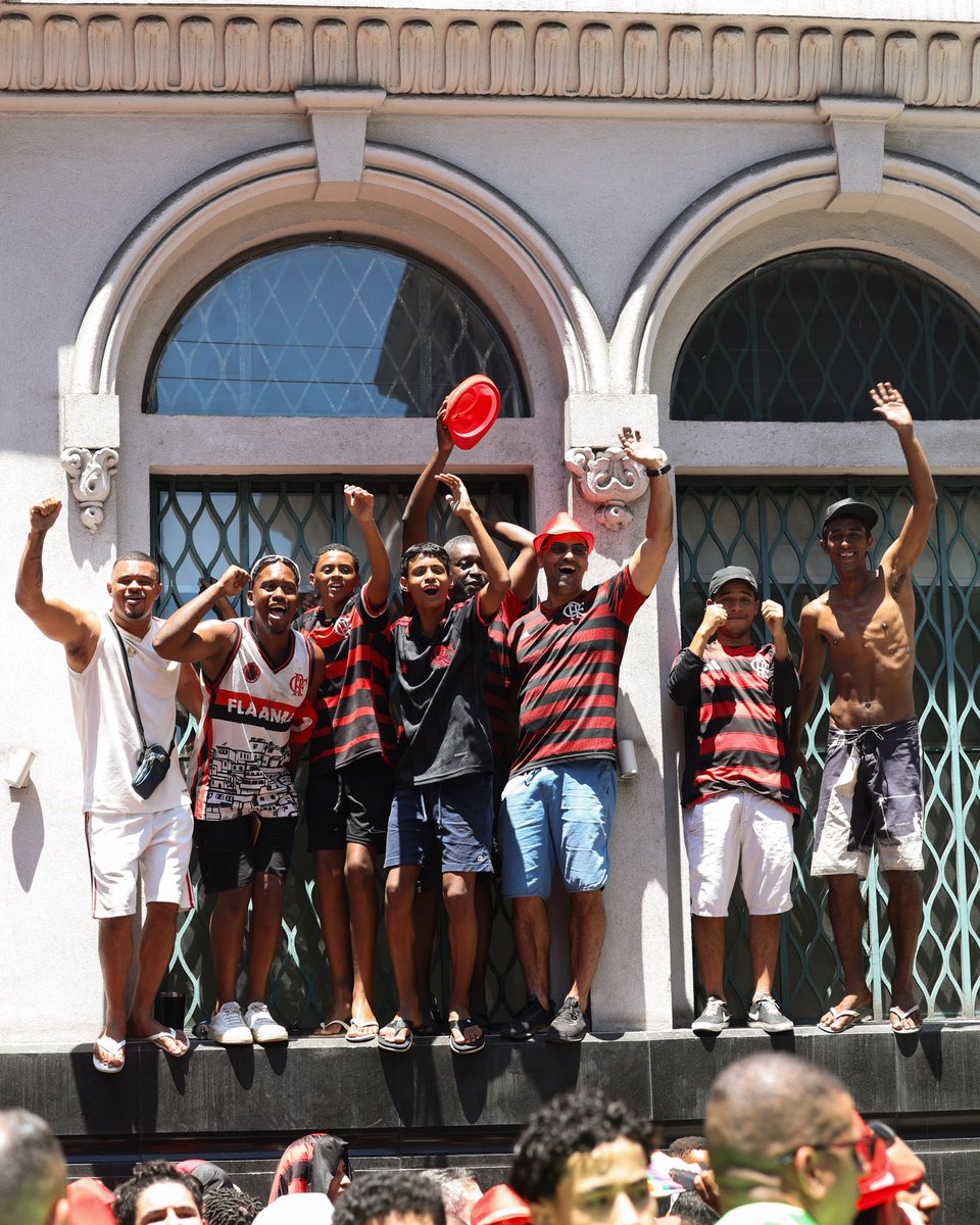LibertadoresBR's tweet photo. 🇧🇷😱 O Rio é uma loucura! De braços abertos para receber o @Flamengo tetracampeão da CONMEBOL #Libertadores! https://t.co/i79T56T6qk