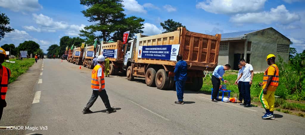 abelainfo's tweet image. ROUTE NGAOUNDÉRÉ–GAROUA : Cgcoc Group, Chec, Cfhec et CWE décrochent les contrats des lots 1, 2, 4 et 5 pour plus de 135 milliards FCFA

Lire davantage ici... ⬇️⬇️
lavoixdesentreprises.info/2025/11/25/rou…

#RouteNgaoundéréGaroua #CgcocGroup #Chec #Cfhec #CWE