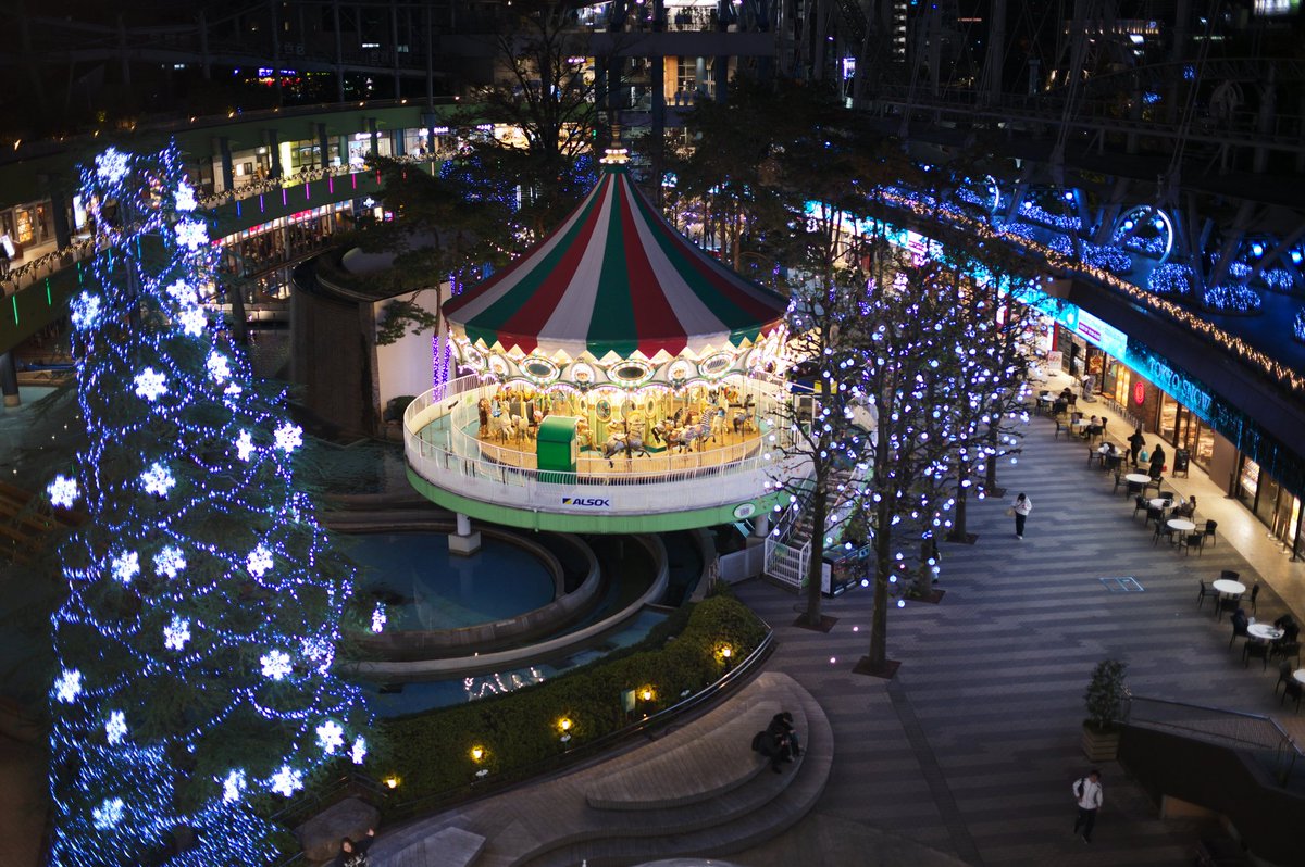 srmr_coke00's tweet image. 夜の東京ドームシティに行ってきました🎡
久々の観覧車からの景色はめちゃよかった～
刀剣乱舞のコラボもしていてオタクさんたちも楽しそうだった⚔️
都心の遊園地はアクセス最高で大好きなのでずっとあって欲しいな…

#東京ドームシティ
#観覧車
#leica
#m11p