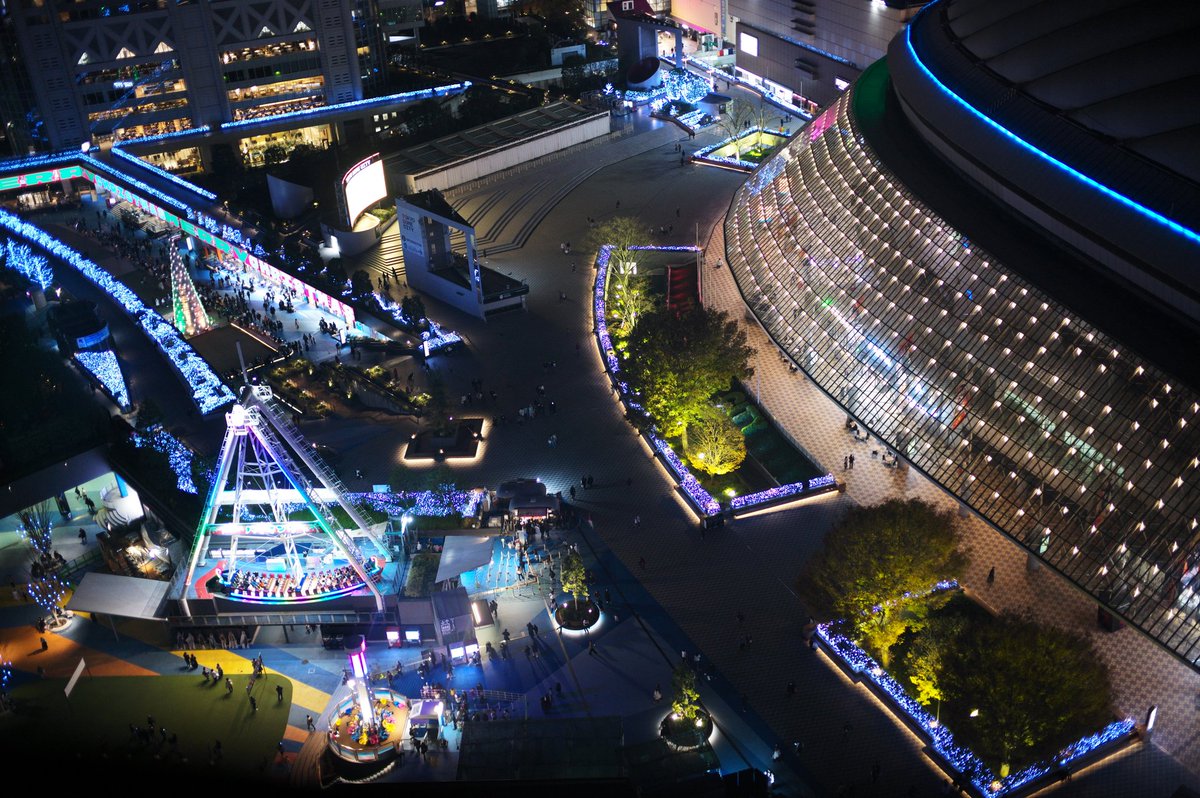 srmr_coke00's tweet image. 夜の東京ドームシティに行ってきました🎡
久々の観覧車からの景色はめちゃよかった～
刀剣乱舞のコラボもしていてオタクさんたちも楽しそうだった⚔️
都心の遊園地はアクセス最高で大好きなのでずっとあって欲しいな…

#東京ドームシティ
#観覧車
#leica
#m11p