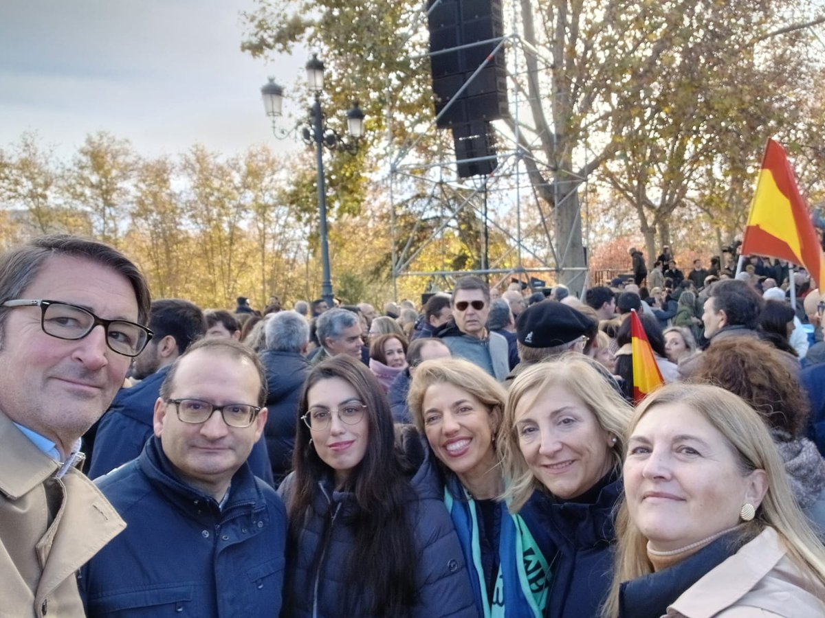 PPBrunete's tweet photo. No todo vale.
España está viviendo una situación insostenible y el PSOE debería convocar elecciones ya.
Defendiendo la #democracia
#Madrid #TemploDeDebod
#EleccionesYa
@MarNicolasR
@ppmadrid
@partidopopular https://t.co/6etNgMHHK9