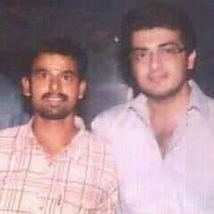 Suresh_Ak13's tweet image. 2004 ஜி பட சூட்டிங் கில் காரைக்குடி பாண்டியன் தியேட்டர் அருகில் தன் ரசிகர் உடன் அஜித்..

#Ajithkumar𓃵