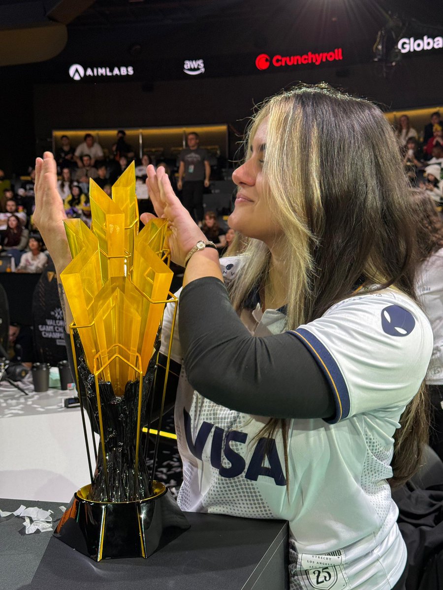 bizerravlr's tweet photo. SOU CAMPEÃ MUNDIAL 🥺 🏆 https://t.co/KuO4nZiJE5