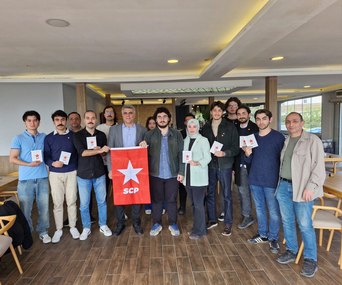 scpresmi's tweet photo. Sakarya’da 10 genç arkadaşımız, üyelik formlarını doldurarak parti saflarına katıldı! Rozetlerini Genel Başkanımız Gürkan Koç taktı. Kemalist devrimi tamamlayacak, devrimci cumhuriyeti kuracak kadrolarımız partimizin saflarına katılmaya devam ediyor. Sosyalist Cumhuriyet Partisi, tarihinden aldığı mirastan sapmadan halkımız için örgütleniyor. Mehmet Bedri Gültekin ve Kamil Dede’nin devrimci mirası her geçen gün büyüyor.