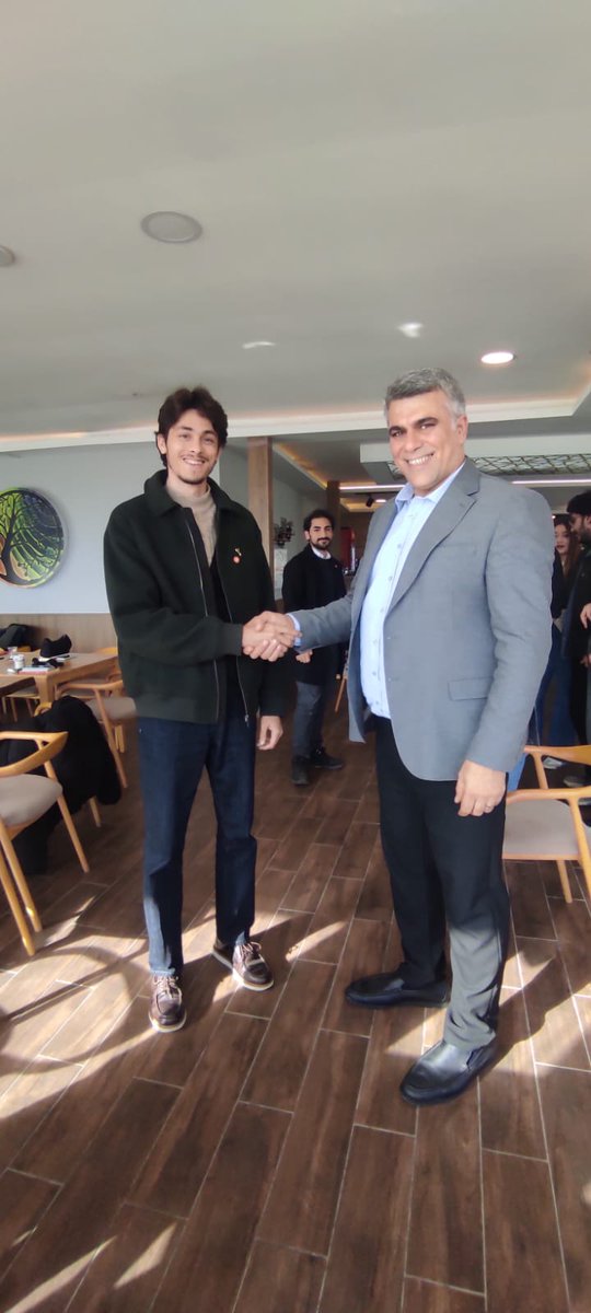 Sakarya’da 10 genç arkadaşımız, üyelik formlarını doldurarak parti saflarına katıldı! Rozetlerini Genel Başkanımız Gürkan Koç taktı. Kemalist devrimi tamamlayacak, devrimci cumhuriyeti kuracak kadrolarımız partimizin saflarına katılmaya devam ediyor. Sosyalist Cumhuriyet Partisi,