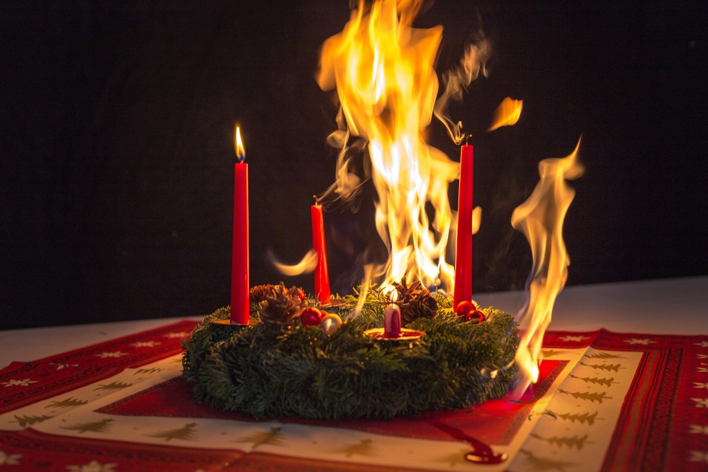 mehrwortwert's tweet photo. #Haiku zum 1. #Advent, wenns 1. #Lichtlein brennt und später die #Wohnung. https://t.co/F1WvaHlaF2 https://t.co/SXWhc3oFuC