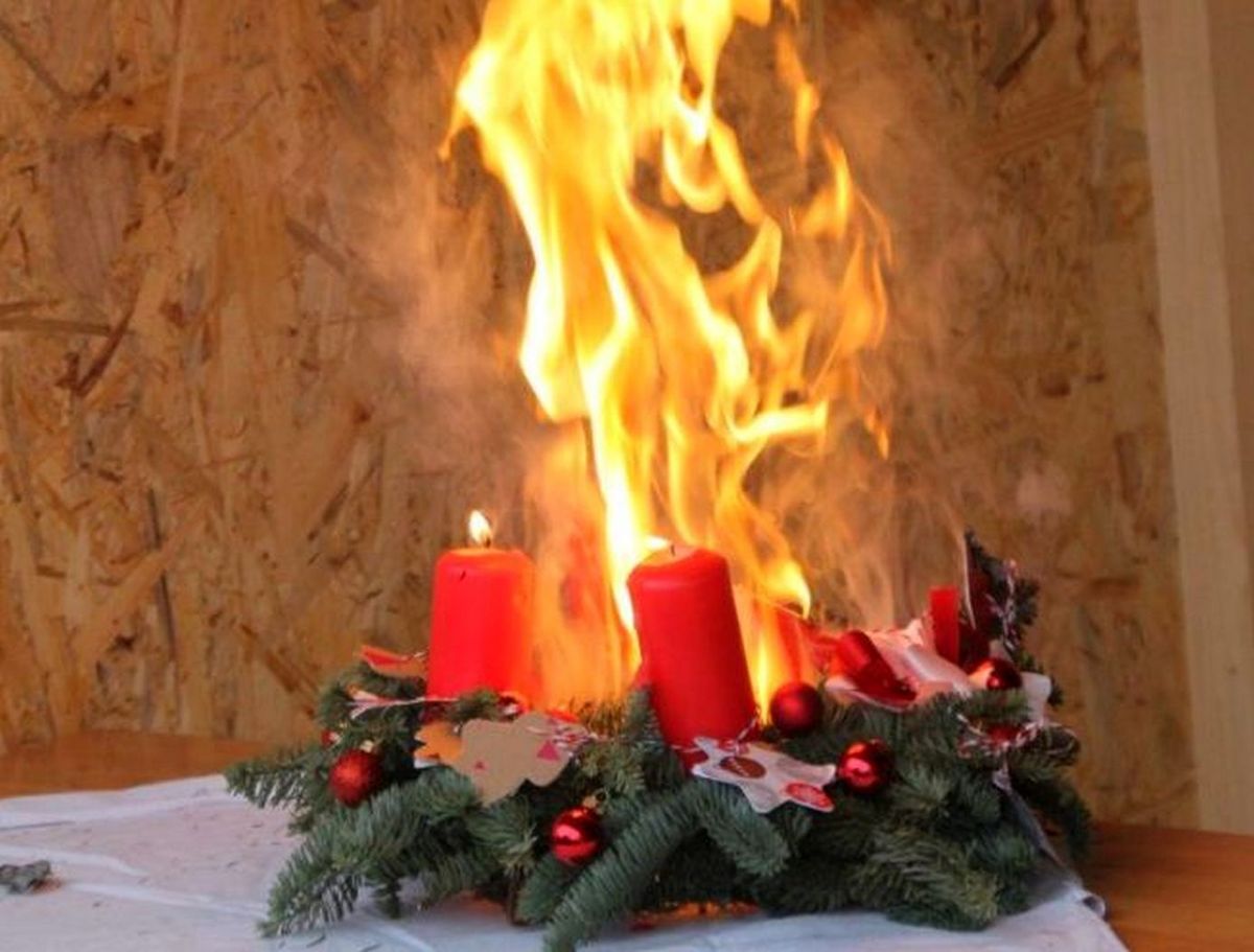 mehrwortwert's tweet photo. #Haiku zum 1. #Advent, wenns 1. #Lichtlein brennt und später die #Wohnung. https://t.co/F1WvaHlaF2 https://t.co/SXWhc3oFuC